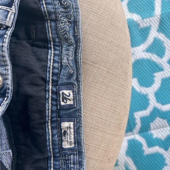 Miss me jeans, size 26 low rise, boot cut. 32 inseam. Like brand new. - Picture 3 of 3